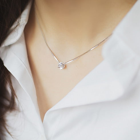 Exquisite Esmeralda Crystal Pendant Silver Necklace