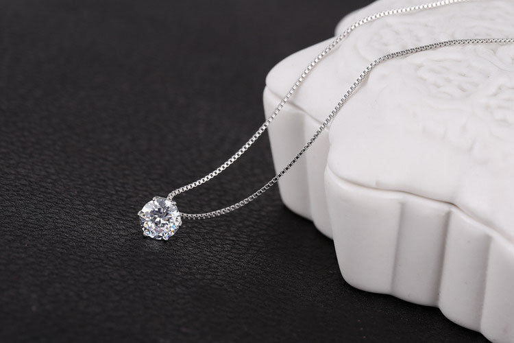 Exquisite Esmeralda Crystal Pendant Silver Necklace